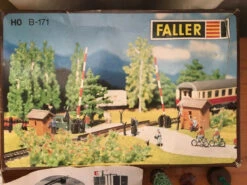 Faller B-171 HO Scale Mechanical Level Crossing Kit