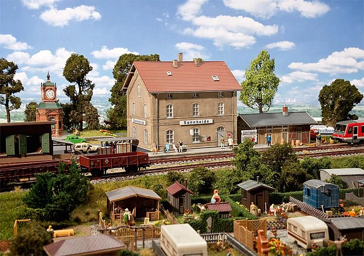 Faller Gmbh 110122 HO Sonnheide Station Kit (Plastic) Weathered