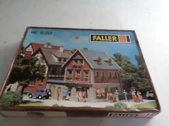 Faller B-257 HO Drugstore Building Kit